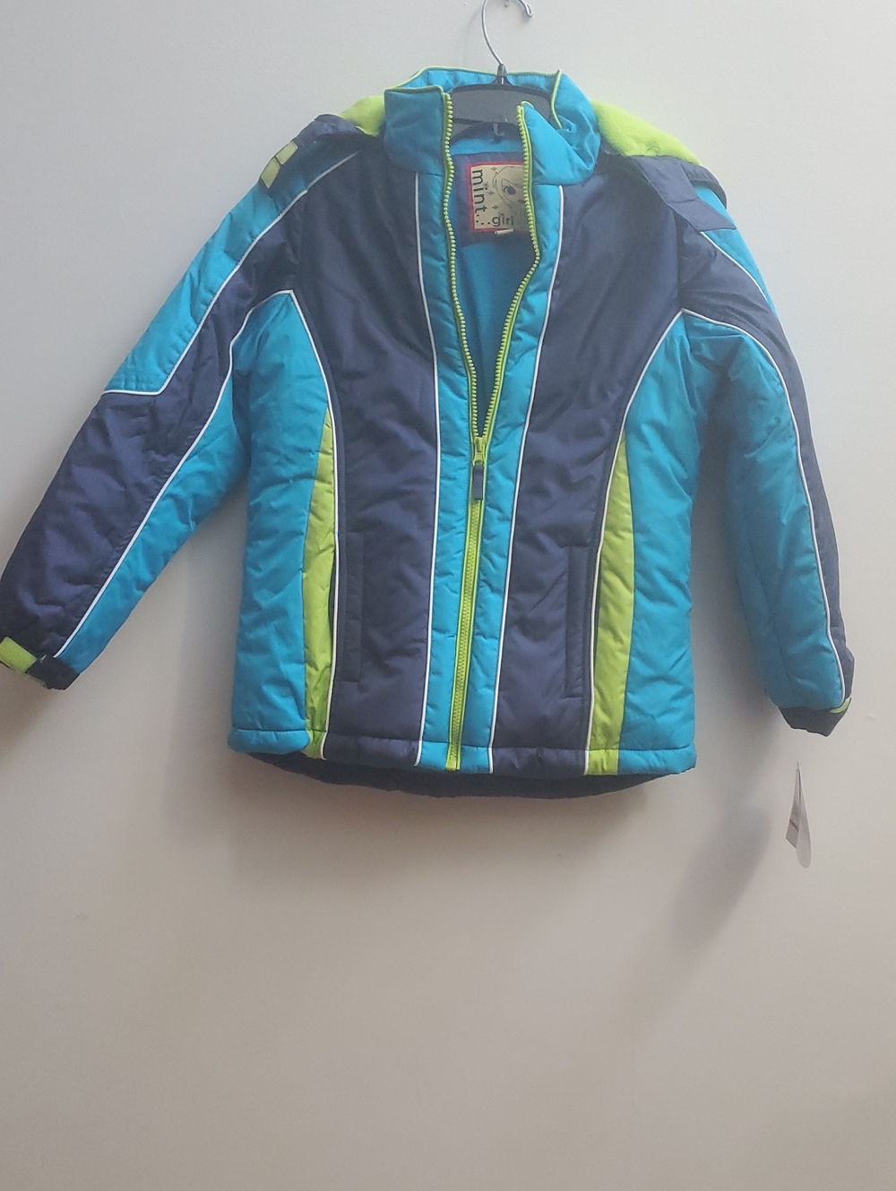 NWT MINT GIRLS HOODED PUFF WINTER JACKET IN AQUA BLUE/MINT GREEN.    SIZE:LARGE